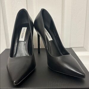 Steve Madden Black Pumps